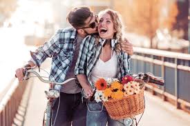 20+ Interesting Points to Discuss With Your Partner